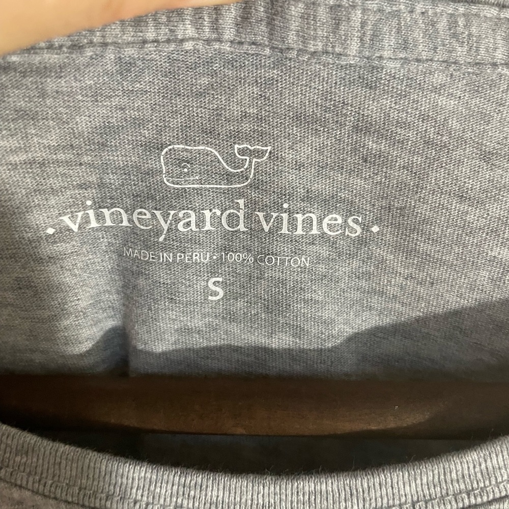Vineyard Vines Gray Long Sleeve Whale Logo Tee Shirt Size Small - Picture 6 of 10